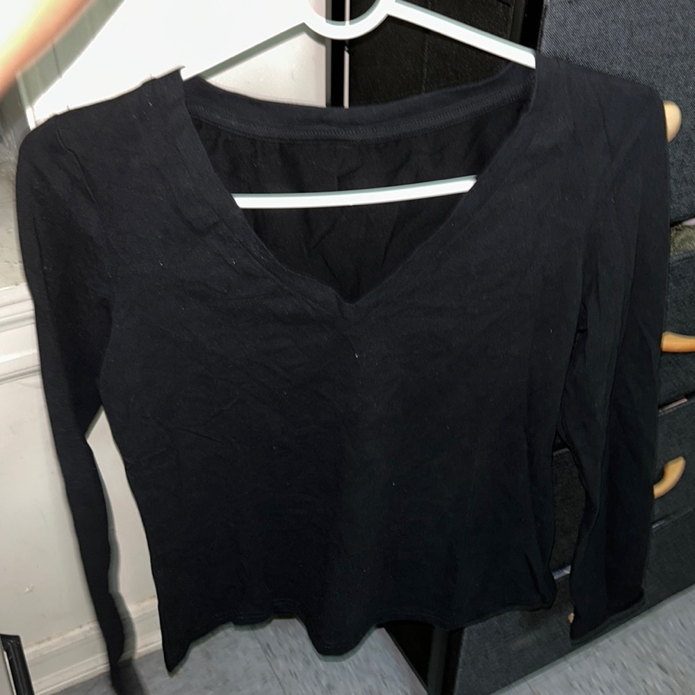 solid black v-neck long sleeve